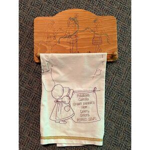 Vtg Wooden Towel Holder Maypole Dancing Plaque With Embroidered Recipe TeaCloth
